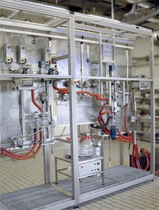 Zweistufige Miniplant - Anlage mit Anmischreaktor und Druckreaktor